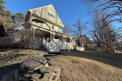 Image de Beautiful Victorian Home Available for Sabbatical Year