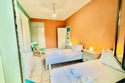 Image de Anemeli 2 bedroom Apartment, Stoupa, 50m to beach. Stunning Sea & Mountain views