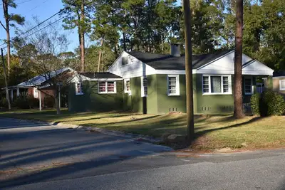 Image de Cottage on Euclid Adorable 2-bedroom cottage with Ac in pleasant Waycross