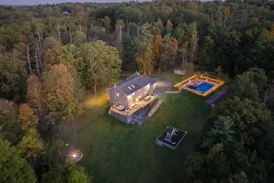 Image de Catskills Getaway - 6br / Heated Pool / Hot Tub / Sauna / Gym / Firepit