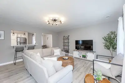 Image de Single story modern elegant home Indianapolis