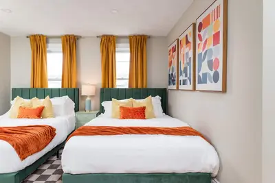 Image de New! Modern & Playful Stay Near Harvard + Parking