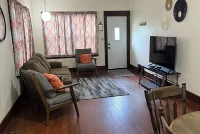 Quaint 2 Bedroom Cottage