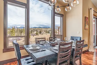 Image de 118 Mountain Willow Dr – Meadow View Townhome with Private Hot Tub