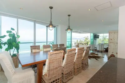 Image de Beautiful Beachfront 3 bd condo in Nuevo Vallarta