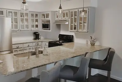 Image de The Sweet Peach - Gaylord Hotel 1. 4 mile away