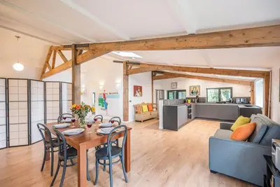 Curly Tail Barn, Ashfield