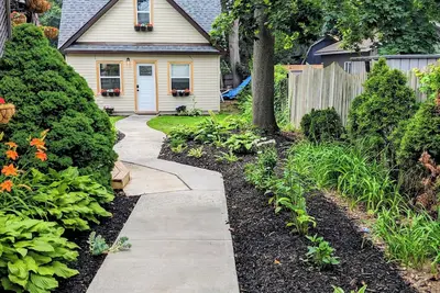 Image de Charming 2-bedroom studio garden guest house with Ac in vibrant Kitchener