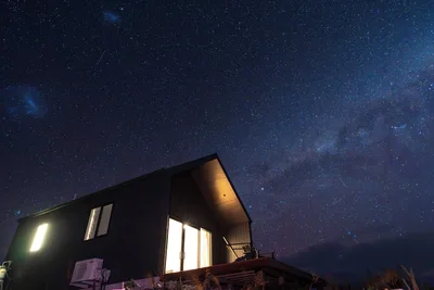 Image de Luxury Cottage on Martinborough Vineyard with Outdoor Stone Bath
