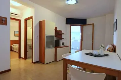 Image de Appartement de vacances avec climatisation et balcon avec vue sur la mer