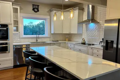 Image de Brand-New Soundfront Luxury Home | 4br • 4. 5ba | Columbia, Nc