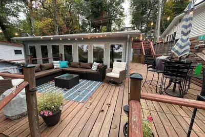 Image de 2-bdrm, 7 bed Lakefront Cottage 9 mi to Indiana Beach 27 mi to Purdue