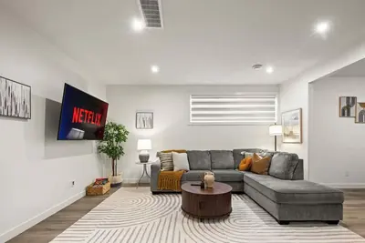 Image de The Valley Suite | Near Trails | Sleeps 6 | Ac