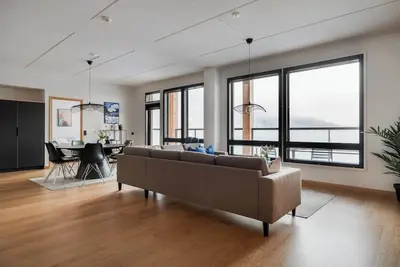 Image de Le Chalet Lingonberry D23 by Aavalevi