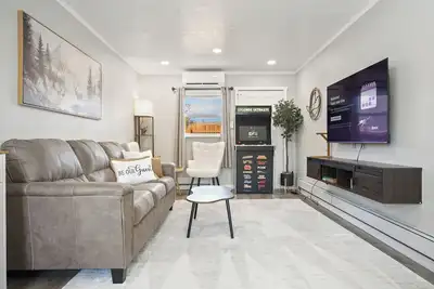 Image de 2 Bedroom Casper Home w/Arcade Machine, Backyard Oasis, Fire Pit, Grill, Waffles