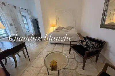 Image de Riad  familiale avec piscine