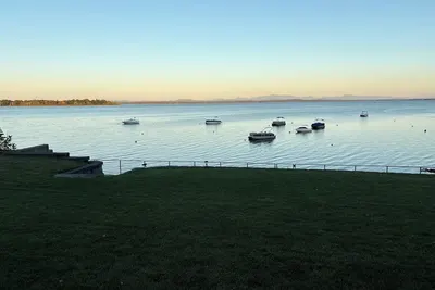 Image de Lake Front Home on beautiful Lake Champlain; Sleeps 20 & great for families