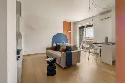 Image de Cool CityLife Apartment with Balcony, Ultra-Fast Wi-Fi & Ac - easy metro access