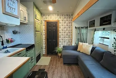 Image de Relax, Unwind, and Enjoy Your Stay at Our All-Season Rv Escape