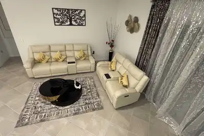 Image de 3-bedroom resort in charming Venice in Golf club community