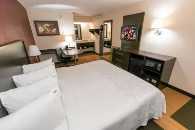 Image de 2 Affordable Rooms Near Iconic Attractions for Family Fun