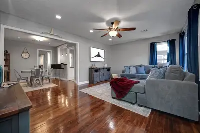 Image de Horns Down Hideaway-4br2ba Home Close to Ou Campus