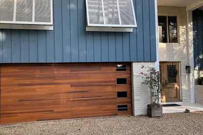 Image de 3-bedroom waterfront estate 5 acres golf and tennis community 10 mins to beach