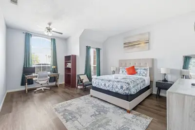 Image de Spacious Frisco Retreat Perfect for Families & Groups