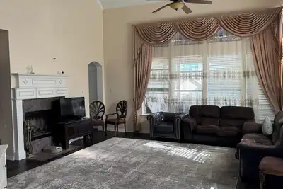 Image de Family-Size 5br Home • Large Patio • Easy Dallas Access