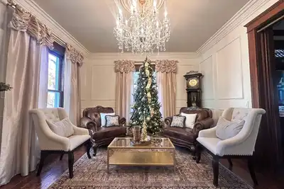 Image de Stunning Historic remodel with modern amenities perfect for special gatherings!