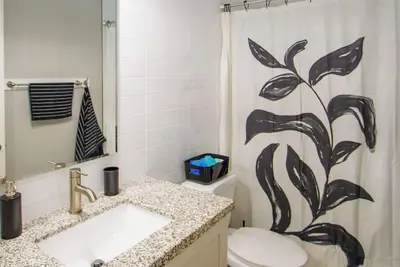Image de Sunset Sanctuary on Harwell- Modern 2br/2ba South Phoenix retreat with office!