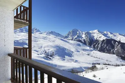 Image de À 300m des pistes de ski, remise en forme, piscine, sauna, balcon, télévision, casier à ski, 36m²