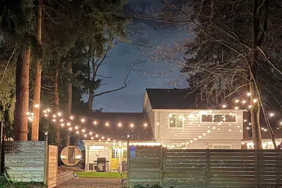 Image de Fifa World Cup/Nw Lodge Seattle: Modern: Big Fenced Yard, Ac, Sauna, 2 King Bed