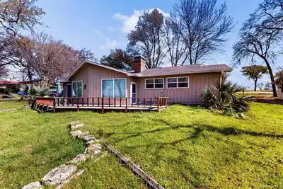 Image de Lakefront 3br Near Golf w/ Wraparound Deck & Ac