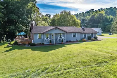 Image de Dock! Riverfront Angler's Oasis in Elizabethton