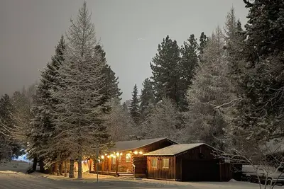 Image de Charming Miller Cabin in McCall! Sauna, utilities, snow removal, pet friendly!