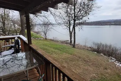 Image de Merrymaker Cabin Riverfront with hot tub and Wi-Fi sleeps 8