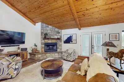 2br Pet-Friendly Condo w/ Central Ac