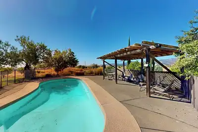 Image de 4br Sierras-View Home w/ Pool & A/C - Dogs Ok