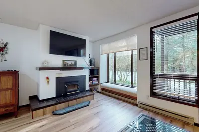 Image de 1 Br Mtn Apartment w/ Wood Fireplace & Pool