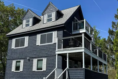 Image de 4br Coastal Home w/ foosball, Deck, & Nearby Beach