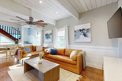 3br Cabin w/ Private Hot Tub & Fire Pit