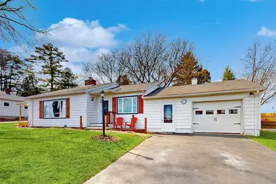 Image de Lakefront 4br w/ Stunning Views, Dock & Porch