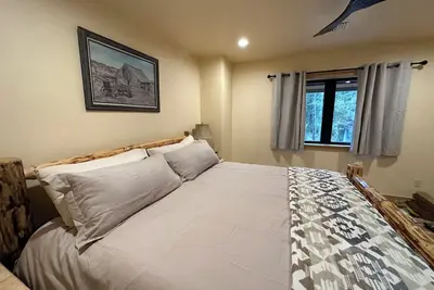 Image de Waterfront Log Cabin - Sunriver