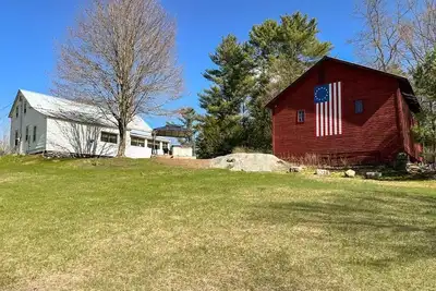 Image de Historic Charm- Adk Farmhouse w/Hot Tub, Pond View & walkable to Chestertown.