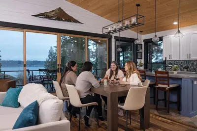 Image de The Treasure Trove - A Dog-Friendly Waterview Gem