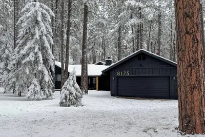 Image de 3br Home | Hot Tub | Game room | Gas Grill | Deck