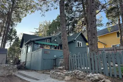 Image de Tranquil 1-bedroom cabin in enchanting Twin Peaks perfect for getaway