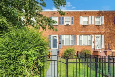 Image de ❃2 King Beds & Free Parking ❃ Fenced Yard❃ ~ Floyd's Freedom ~