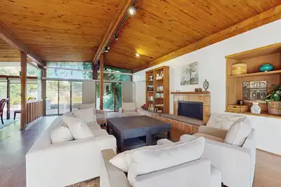 6br Home w/ a Private Pool, W & D, & Large Yard